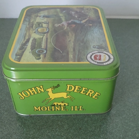 Vintage John Deere Green and Yellow Tin box - Picture 8 of 10